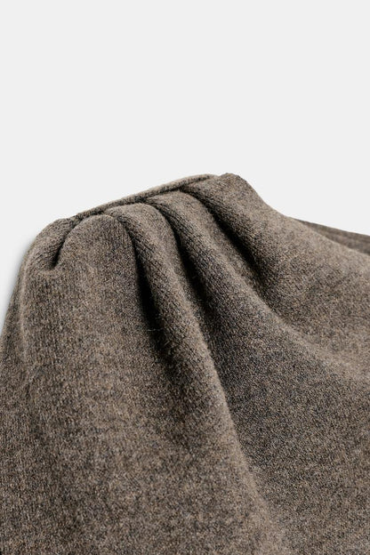 MANTEAU COURT EN MAILLE AVEC ÉCHARPE INTÉGRÉE