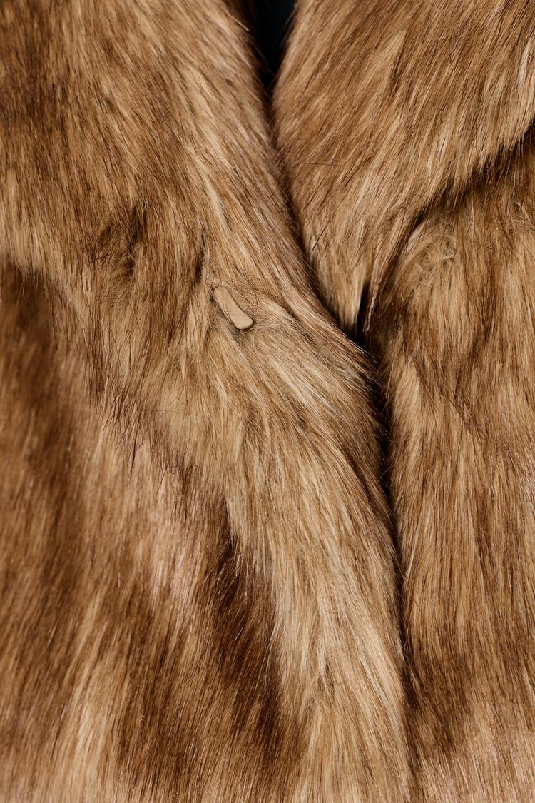 VESTE COURTE EFFET FOURRURE